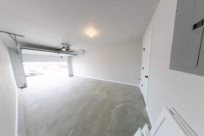 Building Photo - 366 SE 85th Rd