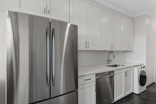 Building Photo - 2575 Peachtree Rd NE