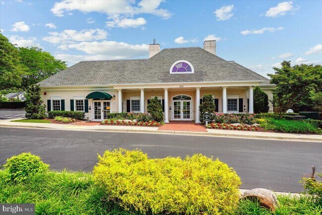 Building Photo - 402 Orchard Ridge Dr