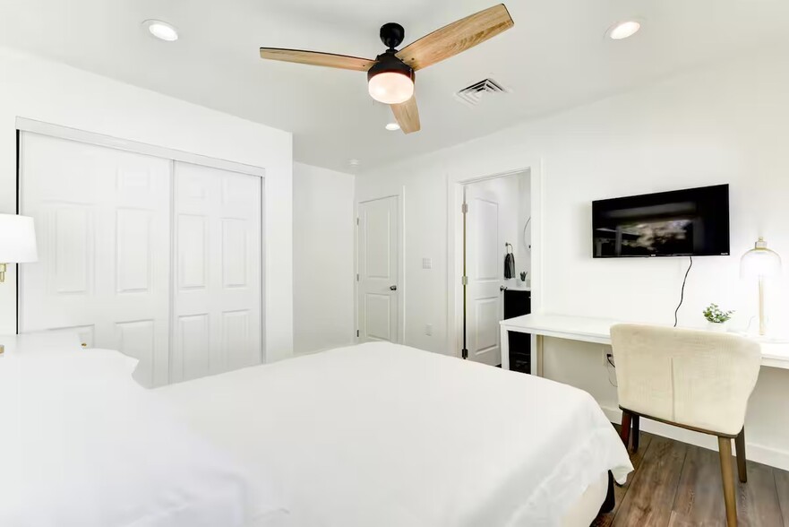 Building Photo - 1235 Manulani St