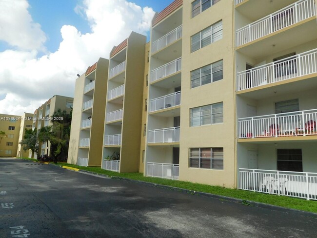 Building Photo - 6930 Miami Gardens Dr