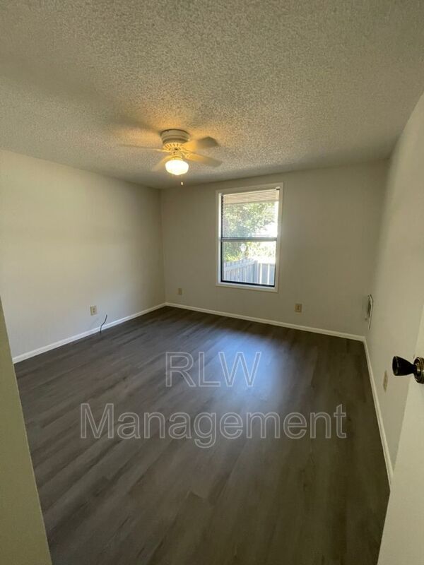 Building Photo - 611 Mt Homer Rd