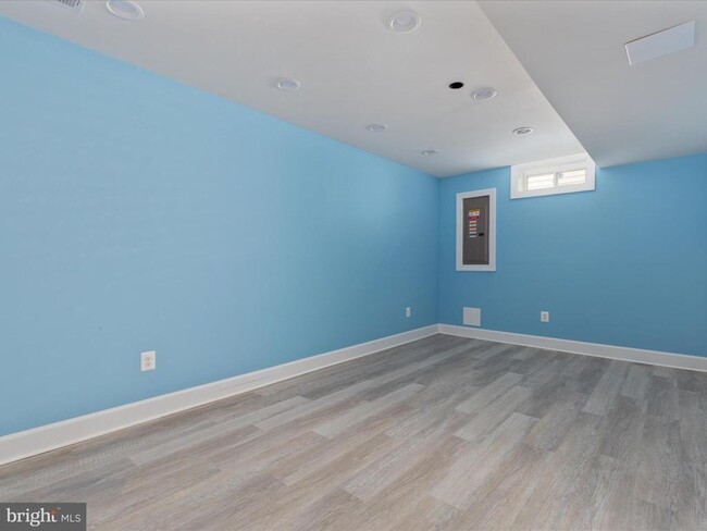 Building Photo - 6684 Muir Dr