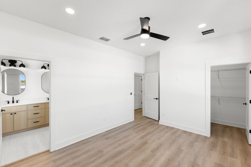 Building Photo - 2525 13th Ave N