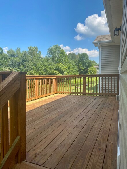 Back deck - 568 Cedar Valley Dr