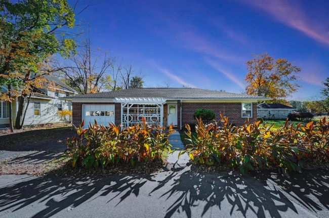 Building Photo - 819 Fairview Ave