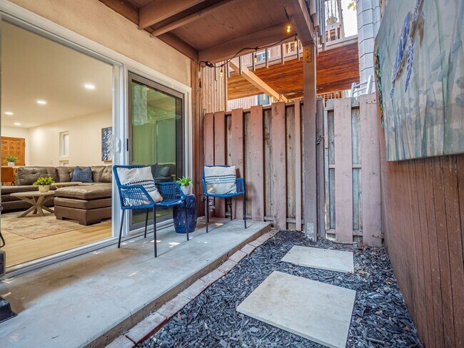 Building Photo - Fully Furnished Minutes from the Beach Newly Remodeled 2 Bedroom Move in Ready!