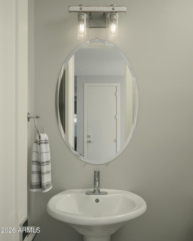 Building Photo - 2821 N 28th Pl