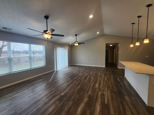 Building Photo - Explore this beautiful home and secure your place in a quiet, family-friendly area that offers th...