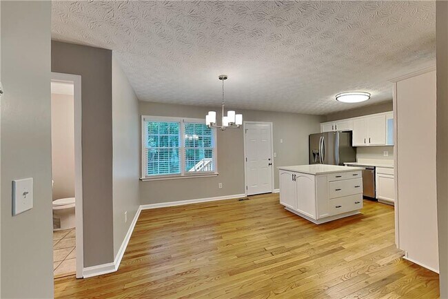 Building Photo - 210 Austin Dr