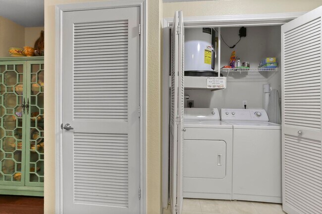 Building Photo - Corporate Furnished Rental