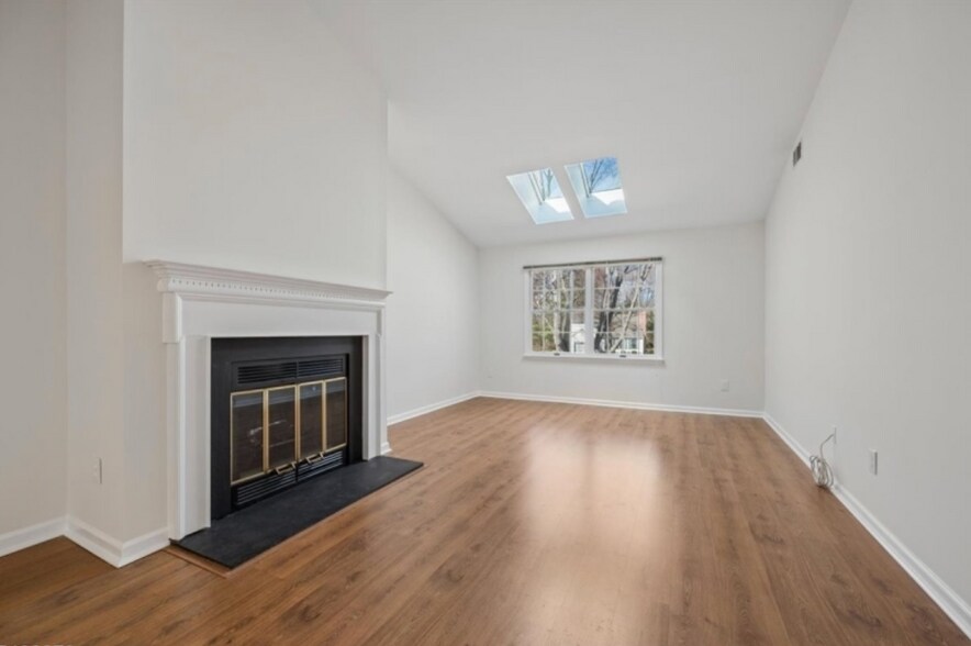 Building Photo - 20 Alexandria Way