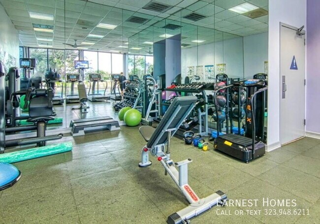 Building Photo - 2160 Century Pk E