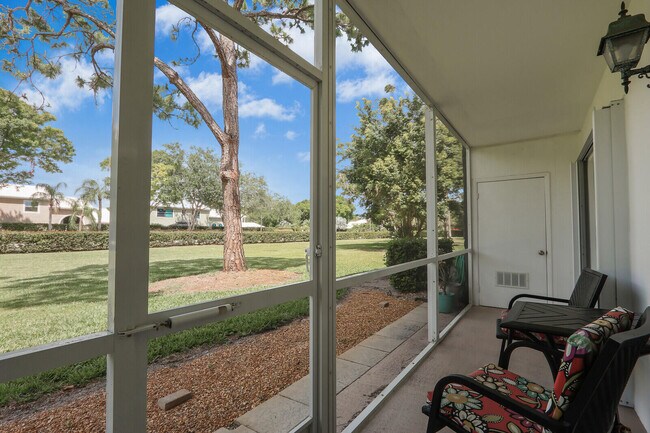 Building Photo - 18081 SE Country Club Dr