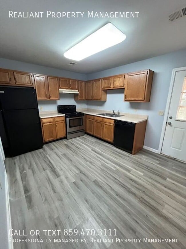 Building Photo - 212 Coburn-