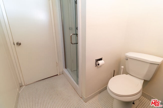 Building Photo - 5652 Fallbrook Ave