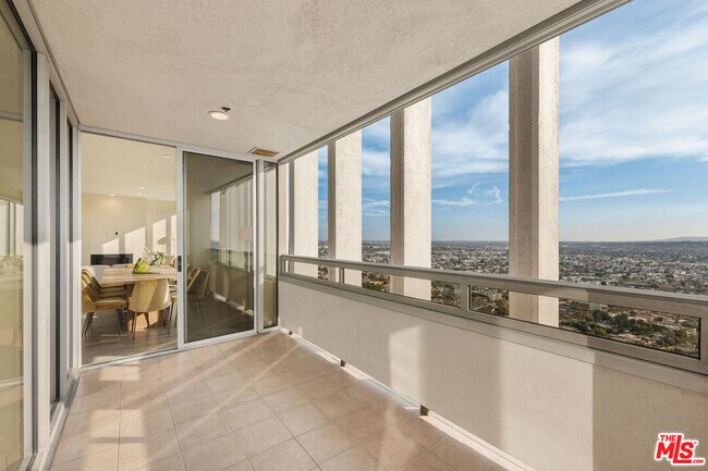 Building Photo - 5670 Wilshire Blvd