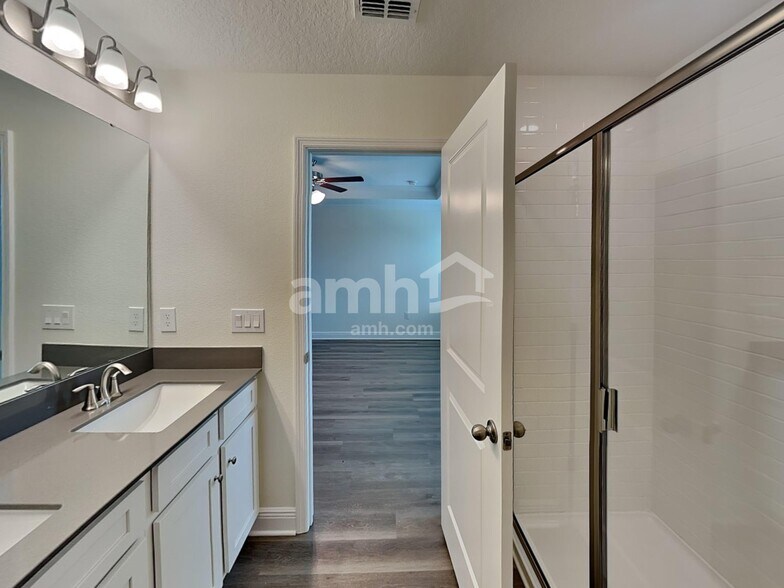 Building Photo - 1124 Heavenly Dr