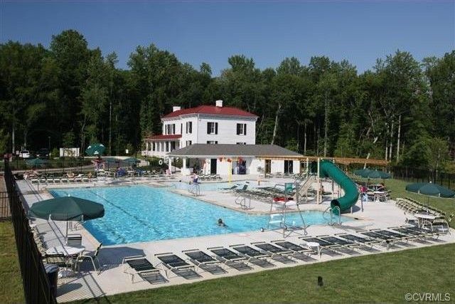 Building Photo - 8043 Rutland Village Dr