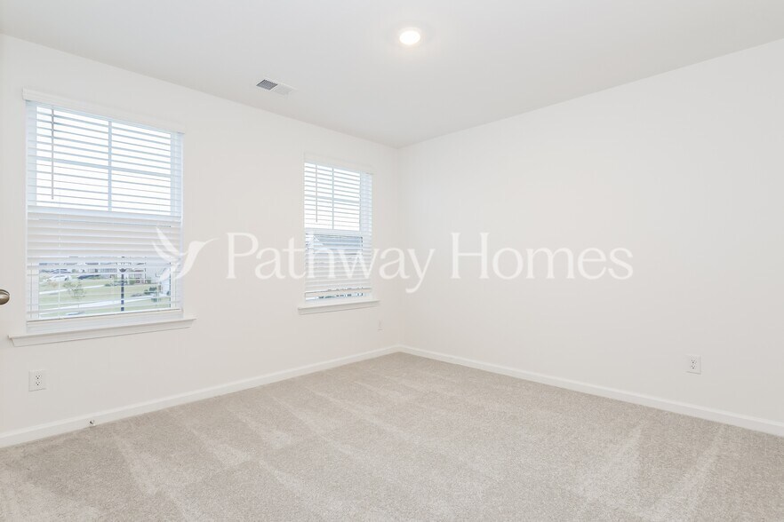 Building Photo - 1200 Arnhem Dr
