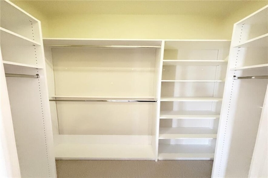 Building Photo - 772 Liberty Commons Dr