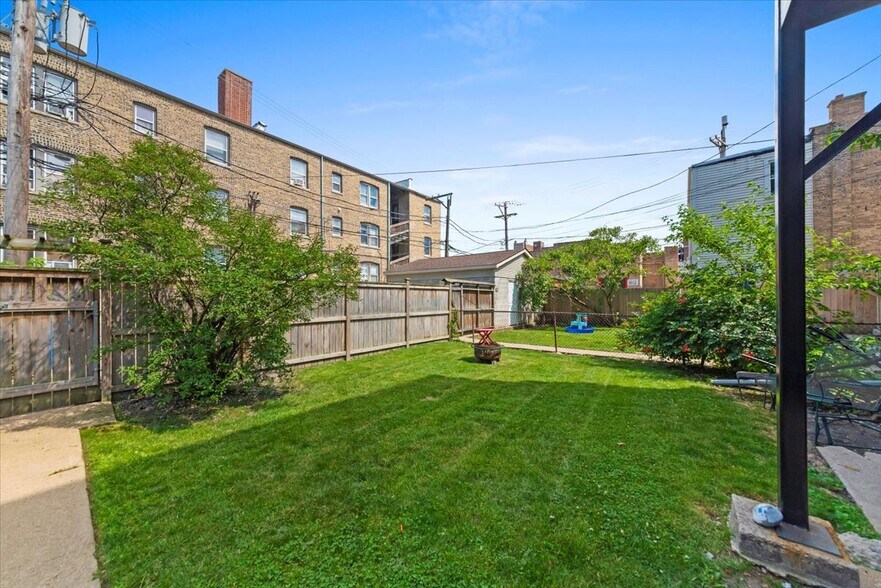 Building Photo - 4821 N Washtenaw Ave