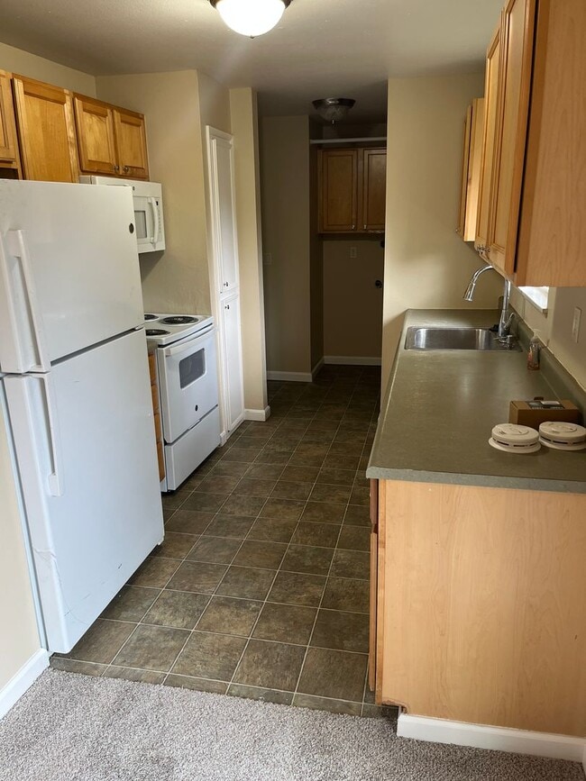 Building Photo - 18950 NW Shadow Ln