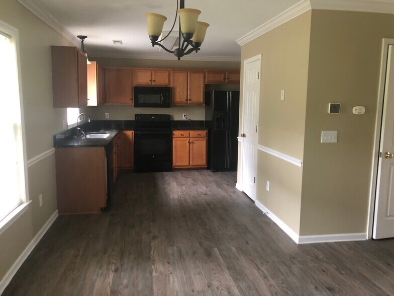 Building Photo - 6220 Spurgeon Way