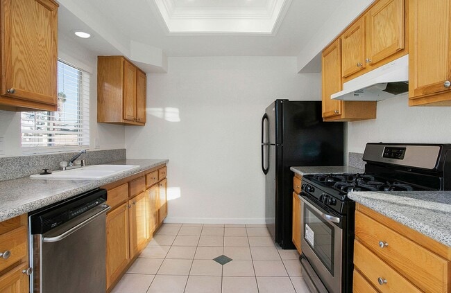 Building Photo - 5450- 5452 Linden Avenue