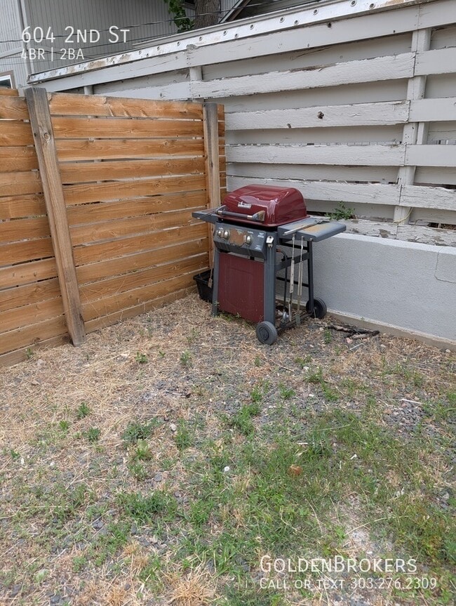 Building Photo - 604 2nd St