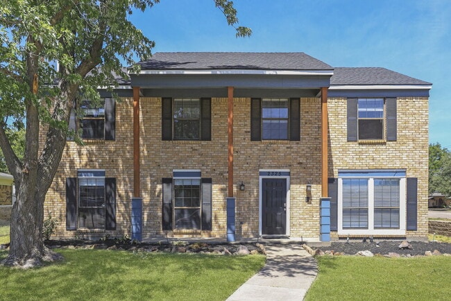 Primary Photo - 2325 Woodhollow Ave