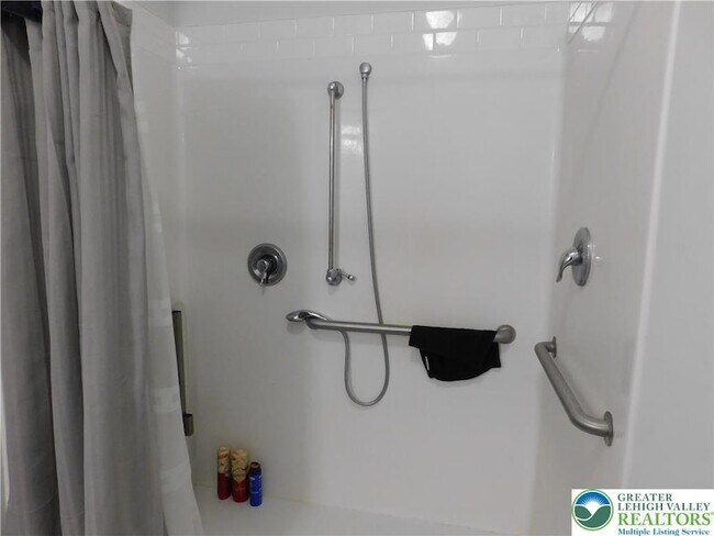 Building Photo - 1047 Cetronia Rd