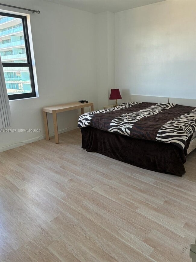 Building Photo - 10185 Collins Ave