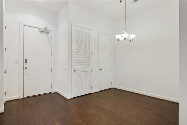 Building Photo - 711 Cosmopolitan Dr NE