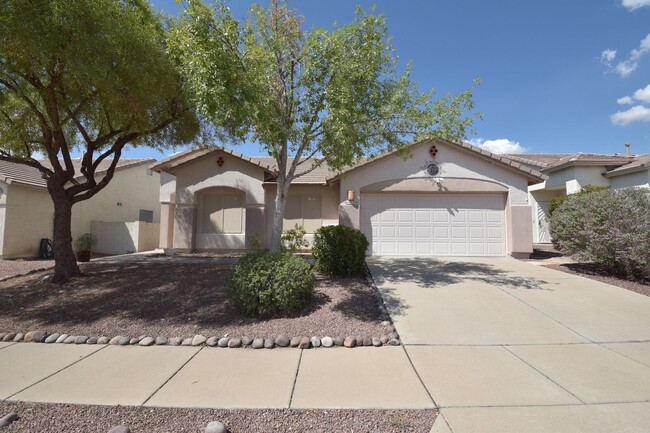 Building Photo - Bright & Open SE Tucson 3 Bed 2 Bath with ...