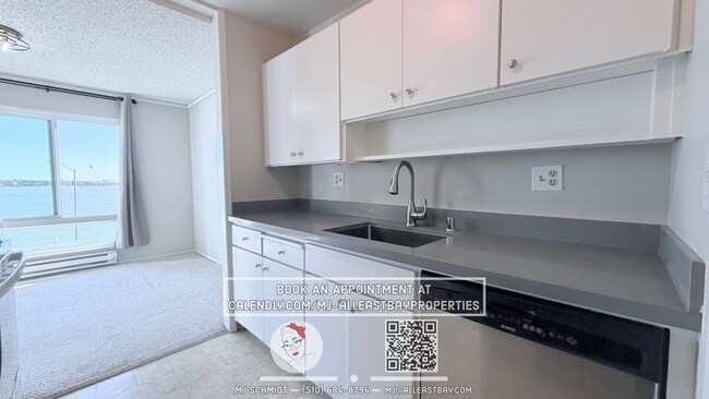 Building Photo - Bright Airy 1-Bedroom with Sweeping city Views, Includes water/garbage/parking/amenities!