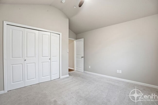 Building Photo - 9019 N Dogwood St