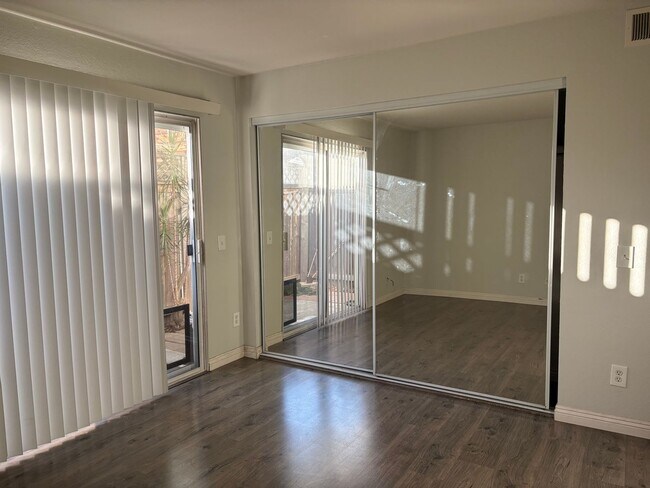 Building Photo - 2 Bedroom 2 Bath Condo Now Available - Att...