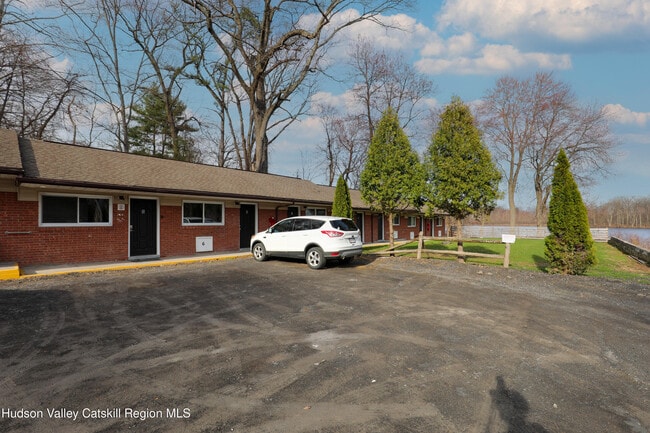 Building Photo - 669 Broadway