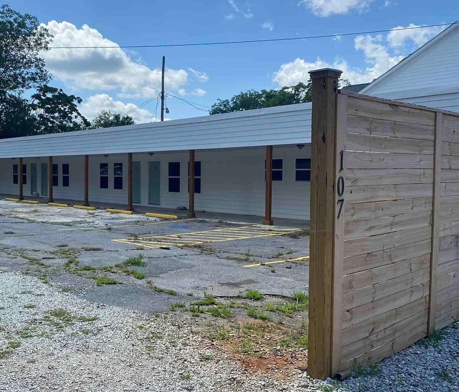 Building Photo - 107 David St