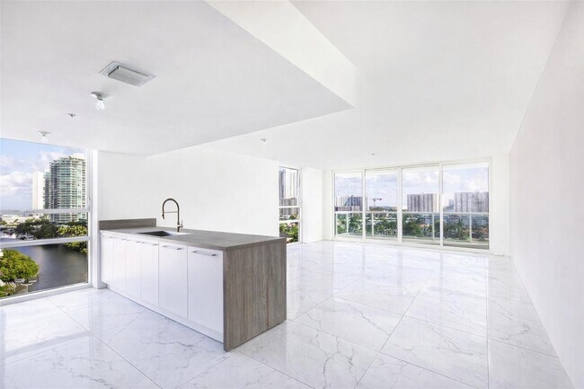 Building Photo - 400 Sunny Isles Blvd