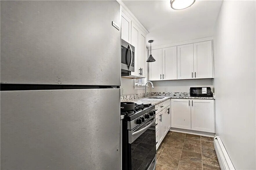 Building Photo - 102 Francis Ave