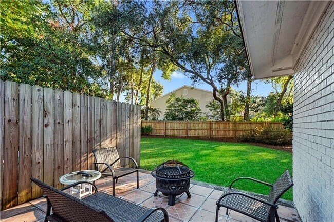 Building Photo - 900 Mallery St