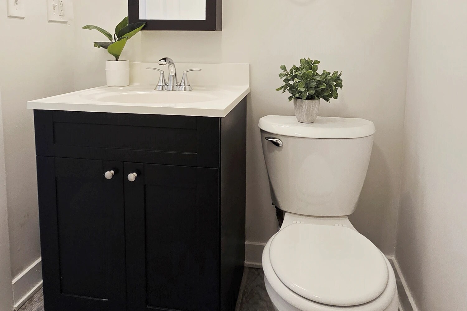 Building Photo - 730 W Roscoe St