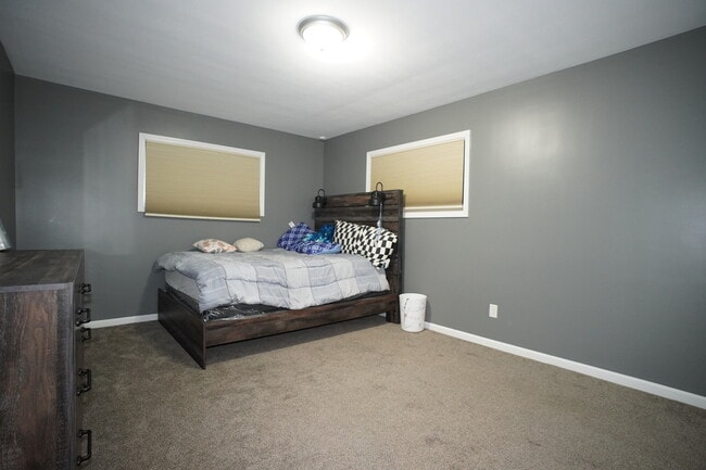 Building Photo - 6092 Cleveland St