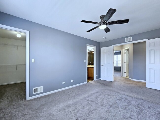 Building Photo - 464 Lancaster Dr