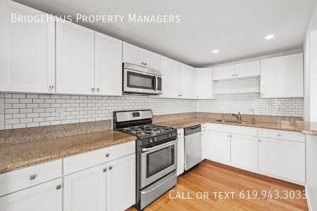 Building Photo - 4263 Mentone St