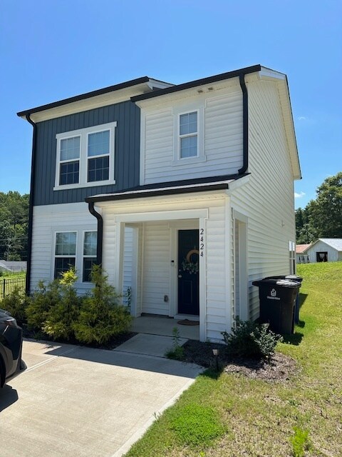 Building Photo - 2424 Kings Cross Ct