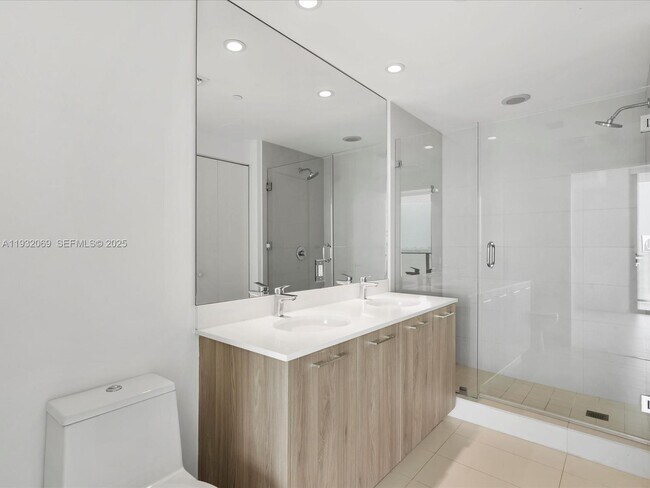 Building Photo - 501 NE 31st St