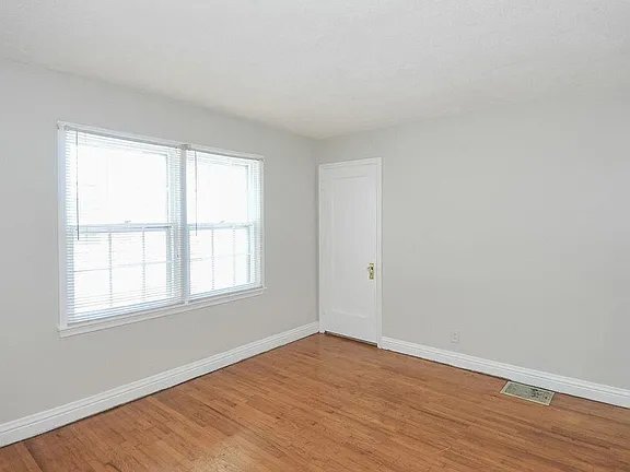 Building Photo - 115 Colonial Dr